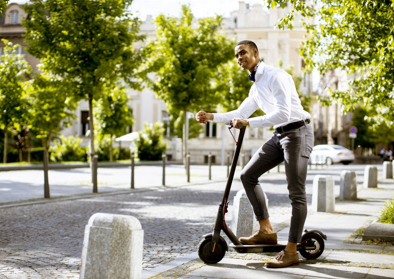 Adult electric scooter. Commuter scooter. Buy now from https://electrictravels.co.uk/